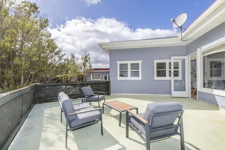 Photo of property in 18 Hampton Hill Road, Tawa, Wellington, 5028