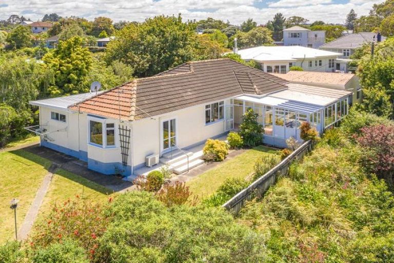Photo of property in 6 Bristow Street, Saint Johns Hill, Whanganui, 4501