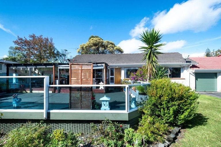 Photo of property in 2/3 Cezanne Place, New Lynn, Auckland, 0600
