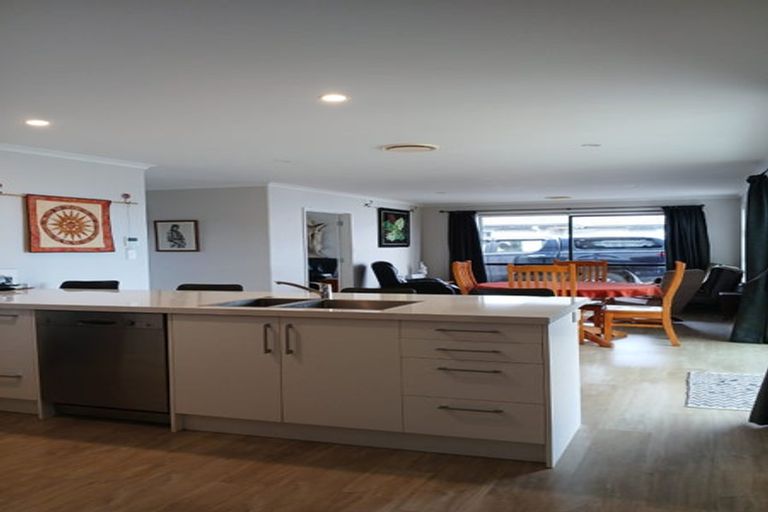 Photo of property in 12 Costello Drive, Ngatea, 3503