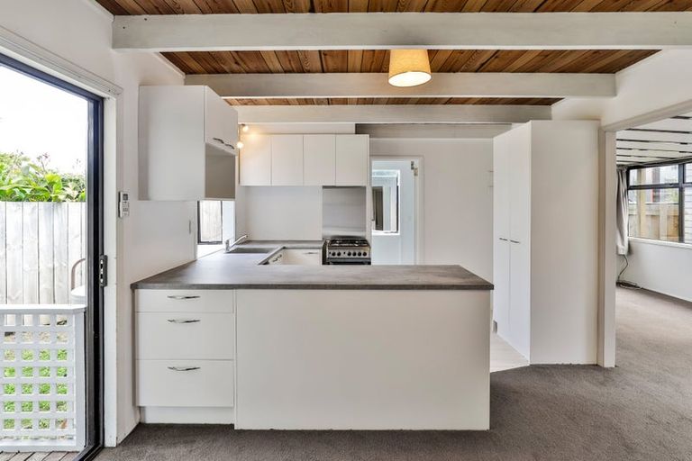 Photo of property in 25 Normandy Place, Henderson, Auckland, 0610