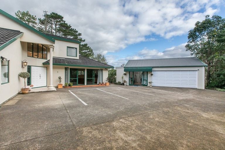 Photo of property in 1 Whangaparaoa Road, Red Beach, 0932