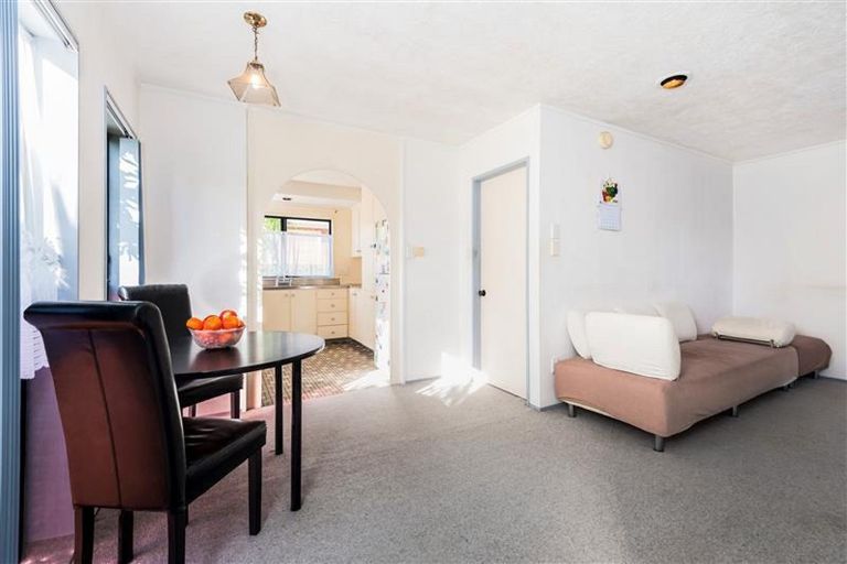 Photo of property in 2/7 Benygloe Place, Highland Park, Auckland, 2010