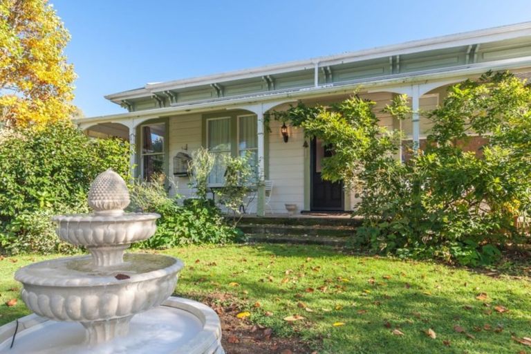 Photo of property in 326 Heatherlea Road East, Levin, 5571