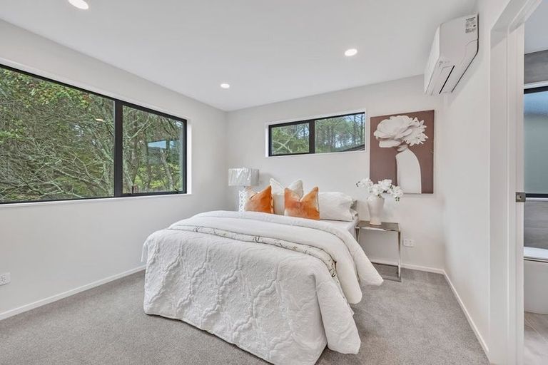 Photo of property in 25c Lavery Place, Sunnynook, Auckland, 0632