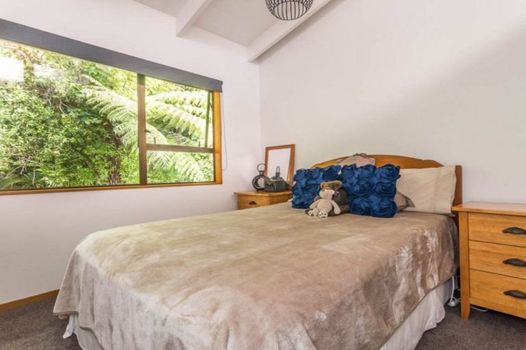 Photo of property in 215 Shaw Road, Titirangi, Auckland, 0604