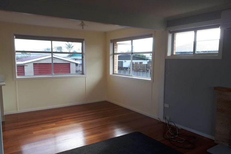 Photo of property in 291 Shakespeare Street, Leamington, Cambridge, 3432