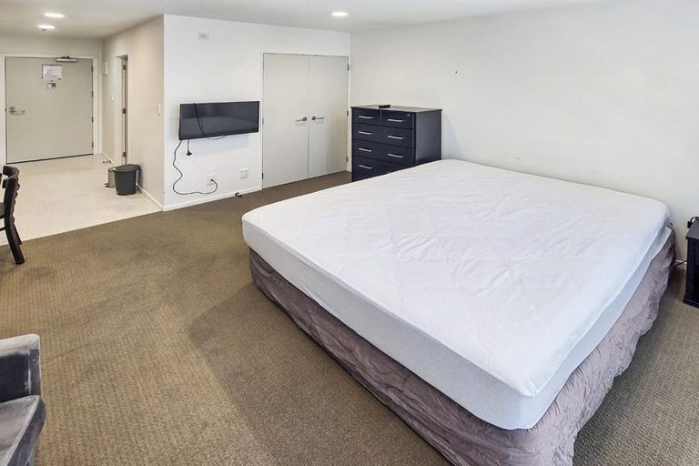 Photo of property in Terrace Heights Apartments, 2/163p The Terrace, Wellington Central, Wellington, 6011