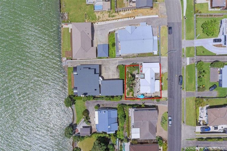 Photo of property in 28 Crispe Road, Clarks Beach, 2122