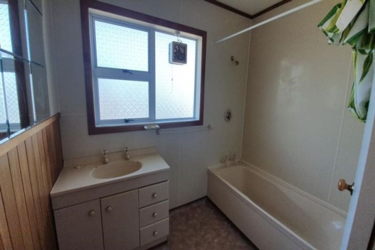 Photo of property in 11 Beach Road, Omata, New Plymouth, 4374