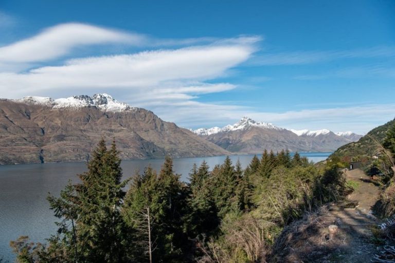 Photo of property in 34 Mckerrow Place, Sunshine Bay, Queenstown, 9300