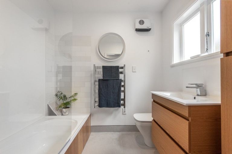 Photo of property in 33 Karepa Street, Brooklyn, Wellington, 6021