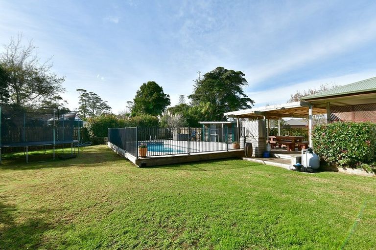 Photo of property in 20 Aitkenhead Court, Parakai, 0830