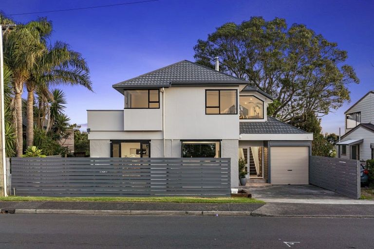 Photo of property in 1/62 Rangatira Road, Beach Haven, Auckland, 0626