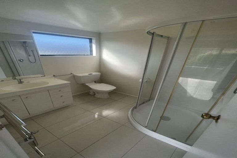 Photo of property in 122 Westchester Drive, Churton Park, Wellington, 6037