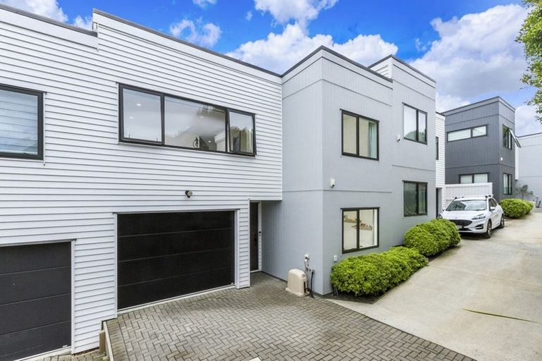 Photo of property in 35b Seon Place, Birkdale, Auckland, 0626