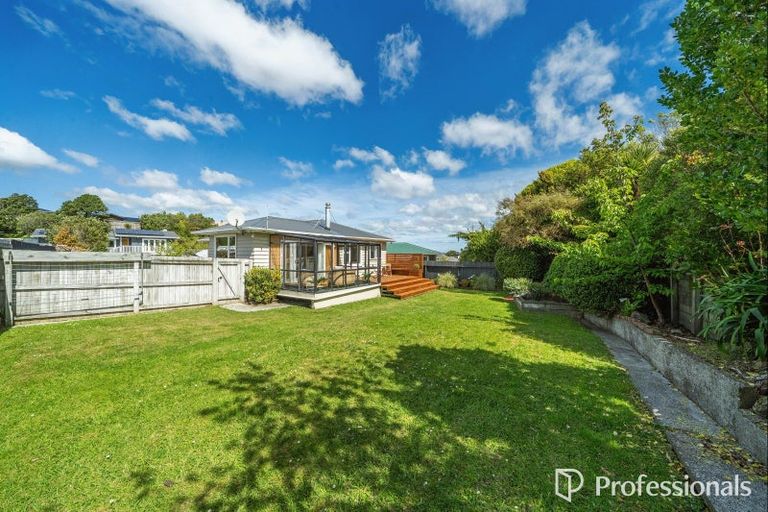 Photo of property in 18 Barberry Grove, Maungaraki, Lower Hutt, 5010