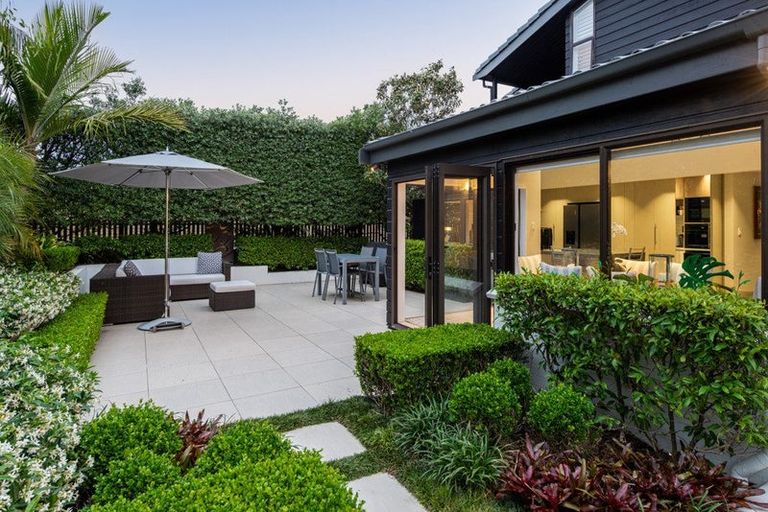 Photo of property in 33a Craig Road, Milford, Auckland, 0620