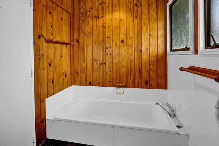 Photo of property in 4 Quin Crescent, Hawera, 4610