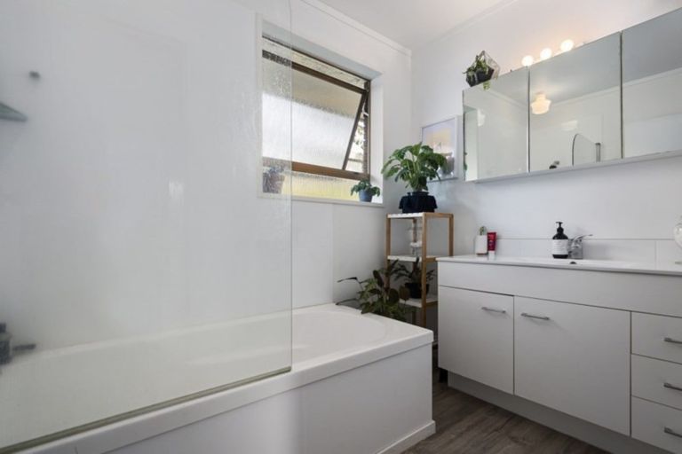 Photo of property in 16b Highfield Crescent, Brookfield, Tauranga, 3110