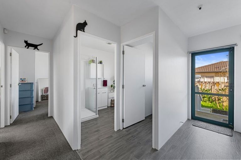 Photo of property in 10 Volta Place, Clendon Park, Auckland, 2103