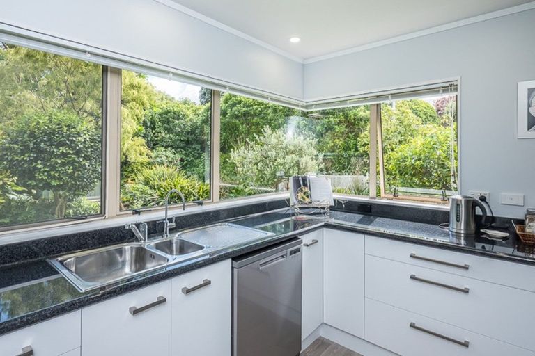 Photo of property in 4 Kaikomako Road, Waikanae, 5036