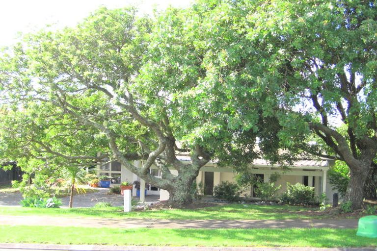 Photo of property in 6 Malloy Place, Eastern Beach, Auckland, 2012