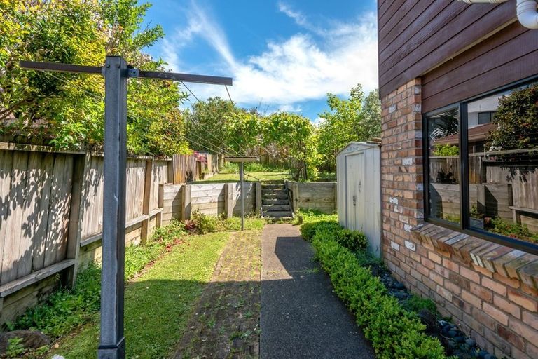 Photo of property in 2/5 Perendale Close, Somerville, Auckland, 2014