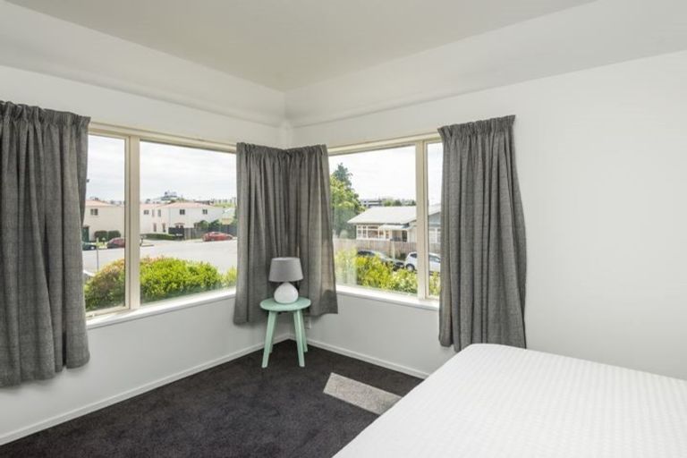 Photo of property in 2/2 Broadbent Street, Riccarton, Christchurch, 8041