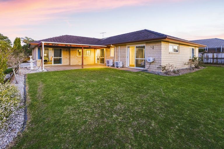 Photo of property in 35 Croftview Road, Wattle Downs, Auckland, 2103
