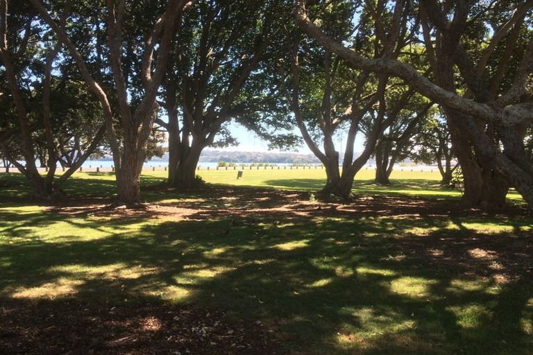 Photo of property in 1 Waterfront Road, Mangere Bridge, Auckland, 2022