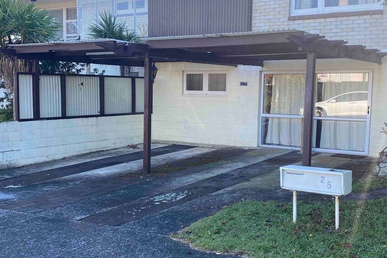 Photo of property in 25 Ellesmere Crescent, Pakuranga Heights, Auckland, 2010