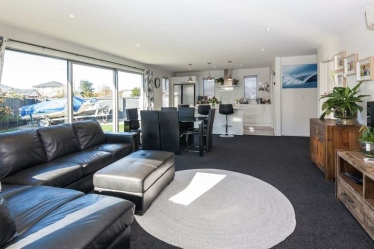 Photo of property in 9 Foresters Crescent, Parklands, Christchurch, 8083