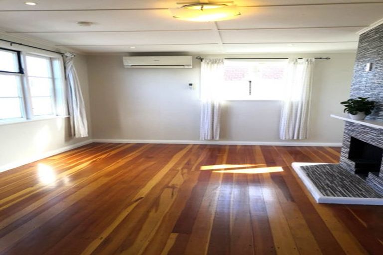 Photo of property in 245 Great North Road, Henderson, Auckland, 0612