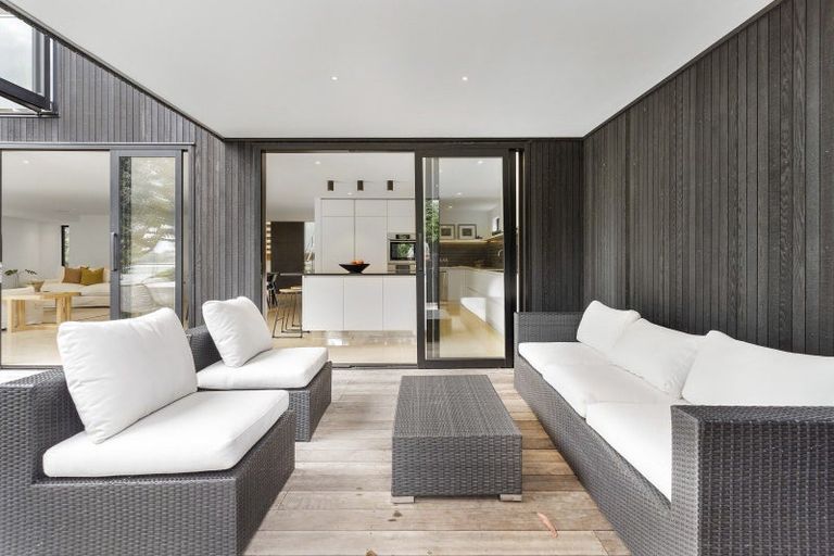 Photo of property in 14a Stanley Point Road, Stanley Point, Auckland, 0624