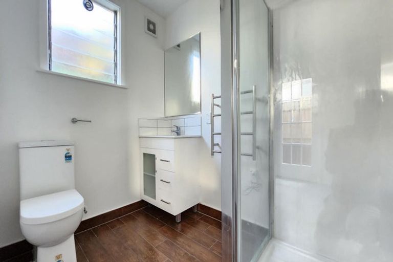 Photo of property in 5a Randwick Road, Northland, Wellington, 6012