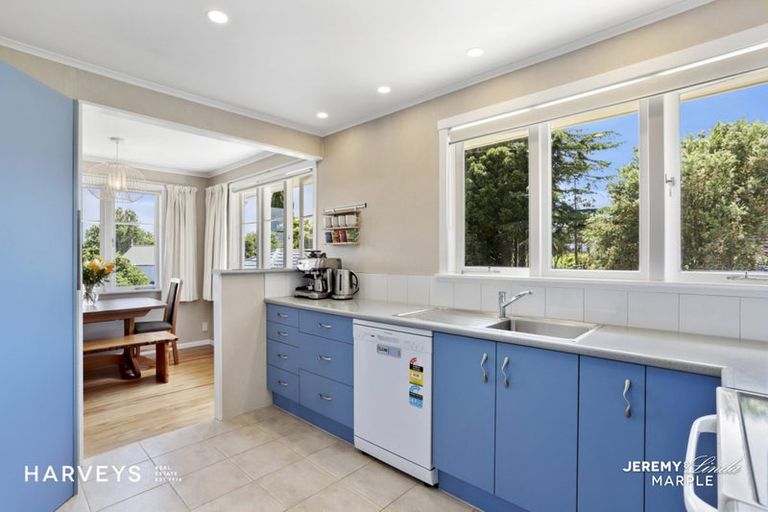 Photo of property in 120 Vodanovich Road, Te Atatu South, Auckland, 0610