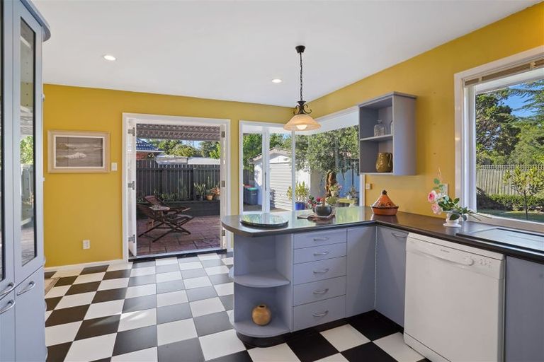 Photo of property in 18 Cranbrook Avenue, Burnside, Christchurch, 8053