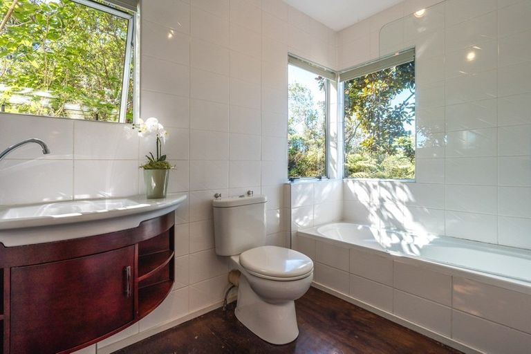 Photo of property in 88 Queens Drive, Oneroa, Waiheke Island, 1081