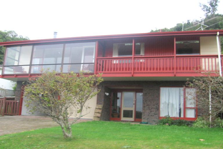 Photo of property in 8 Hibiscus Grove, Maungaraki, Lower Hutt, 5010