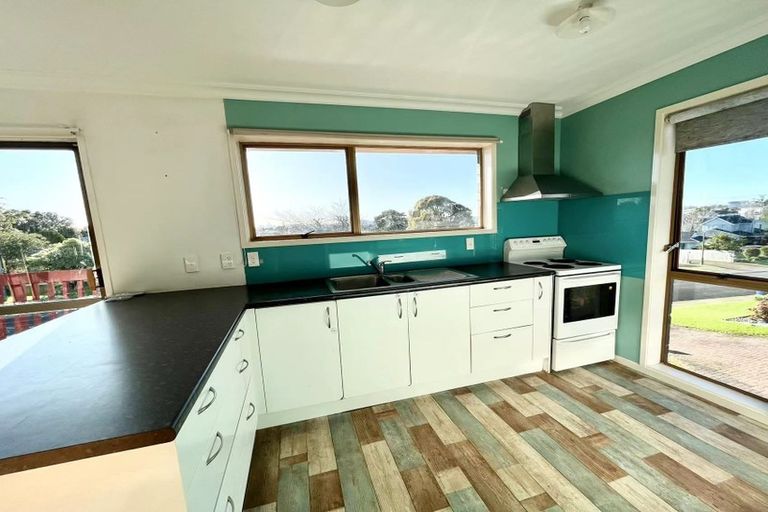 Photo of property in 1/4 Lydford Place, Glendene, Auckland, 0602