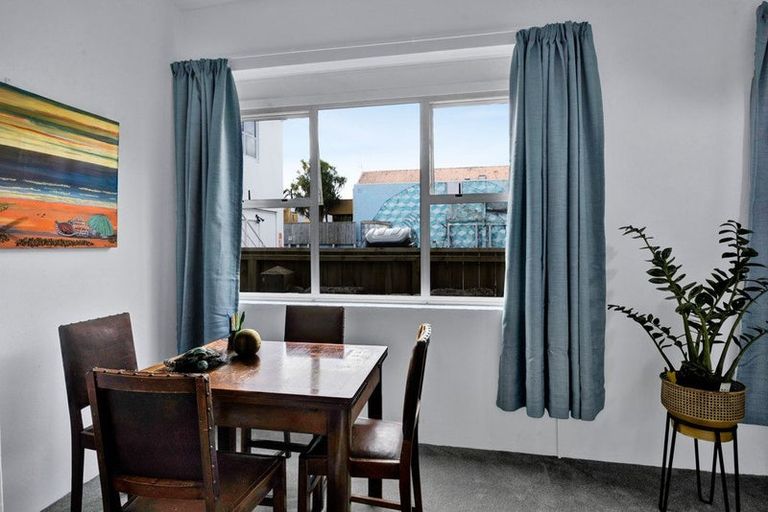 Photo of property in Devonport Apartments, 26/127 Saint Aubyn Street, New Plymouth, 4310