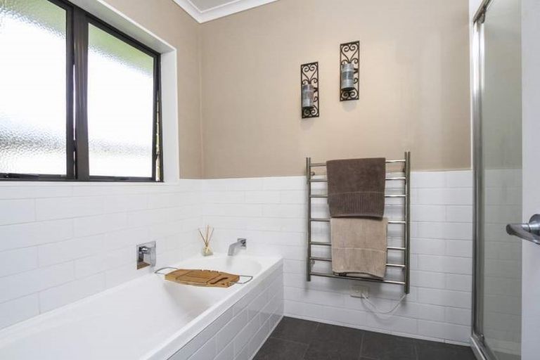 Photo of property in 5 Jadewynn Drive, Massey, Auckland, 0614