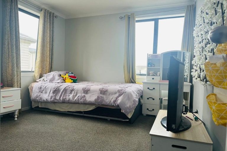 Photo of property in 10 Hopuni Way, Takanini, 2112