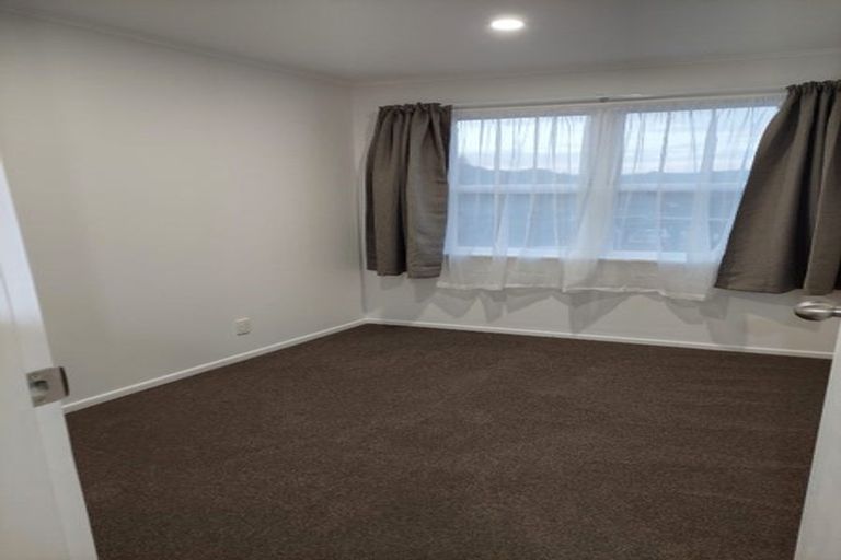 Photo of property in 14 Shackleton Grove, Stokes Valley, Lower Hutt, 5019