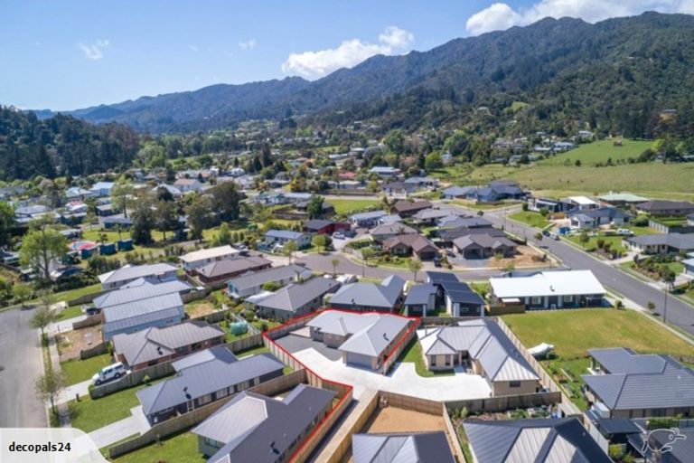 Photo of property in 80 Golden Shore Place, Coromandel, 3506