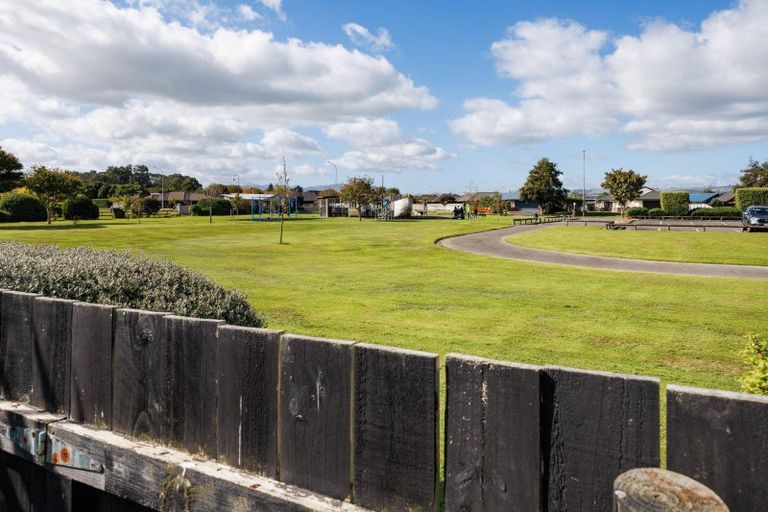 Photo of property in 33 Tennyson Avenue, Kelvin Grove, Palmerston North, 4414