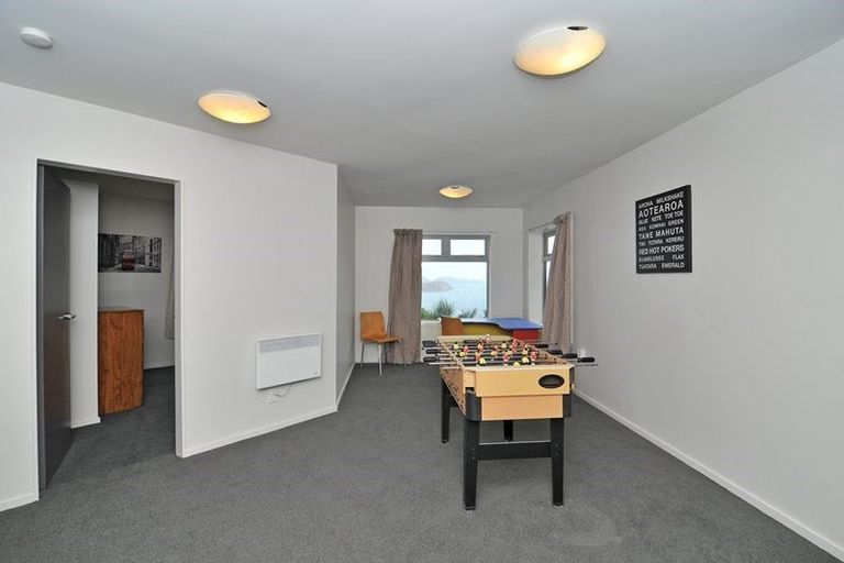 Photo of property in 10 Paratu Way, Strathmore Park, Wellington, 6022