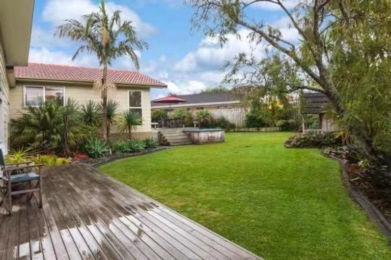 Photo of property in 10 Chesley Place, Half Moon Bay, Auckland, 2012