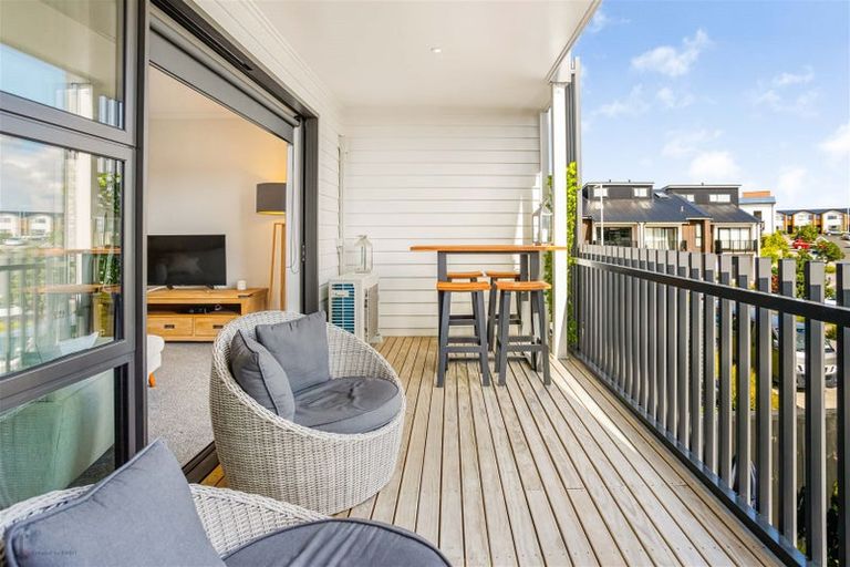 Photo of property in 8 Raranga Lane, Hobsonville, Auckland, 0616